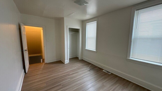 Building Photo - Charming 3 BR, 1 BA Townhouse in Columbia!