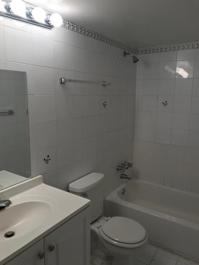 Foto del edificio - 6620 W 2nd Ct