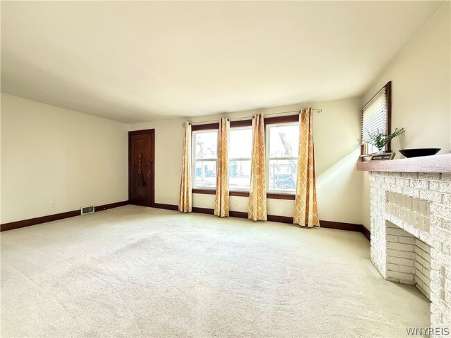 Building Photo - 245 Hamilton Dr