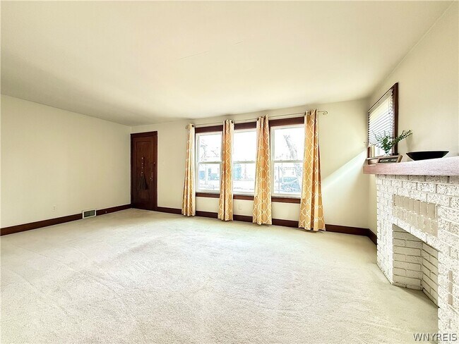 Foto del edificio - 245 Hamilton Dr