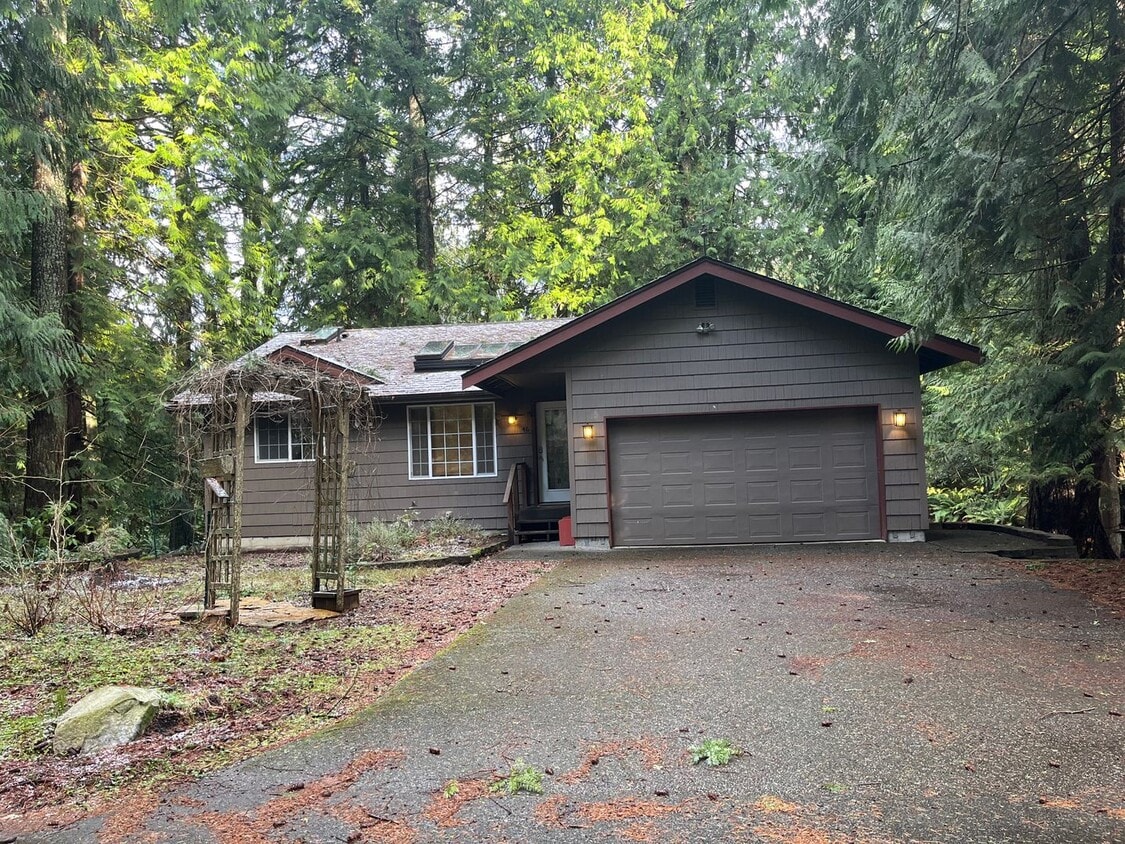 Primary Photo - Sudden Valley Home in the Trees!