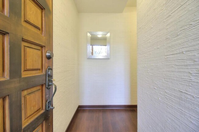 Foto del edificio - 1391 Gazdar Ct