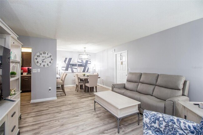 Building Photo - 3101 Lake Pine Way S