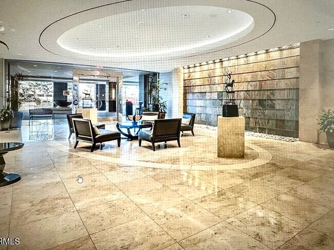 Entrada de recepción - 2211 E Camelback Rd