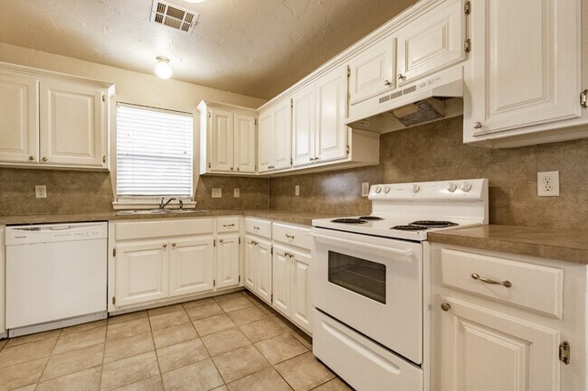 Foto del edificio - 3745 NW 33rd St