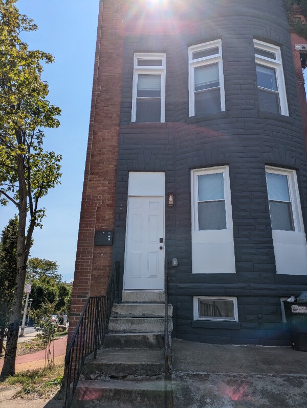 Building Photo - 543 E 23rd St