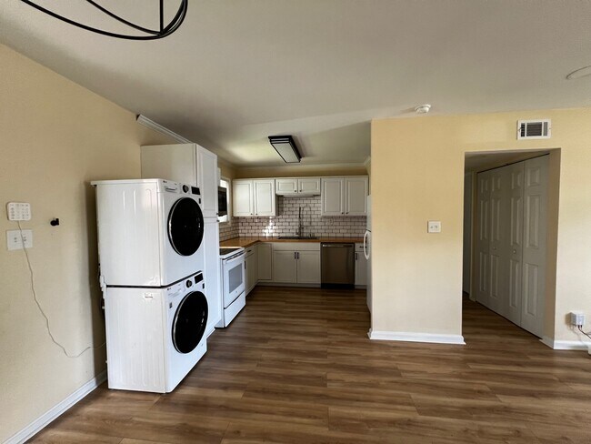 Foto del edificio - 4216 Chambers Way