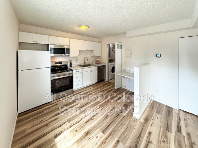 Building Photo - 6674 Provincial Dr
