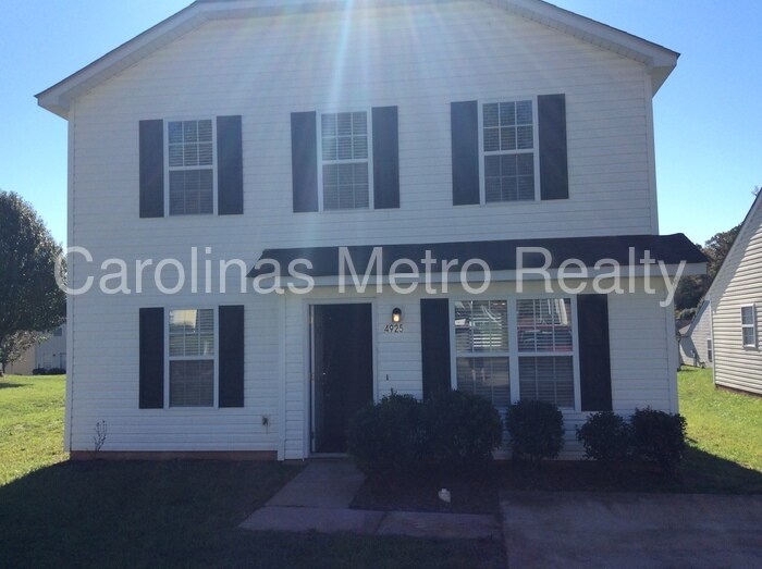 Foto principal - 4925 Hopewood Ln