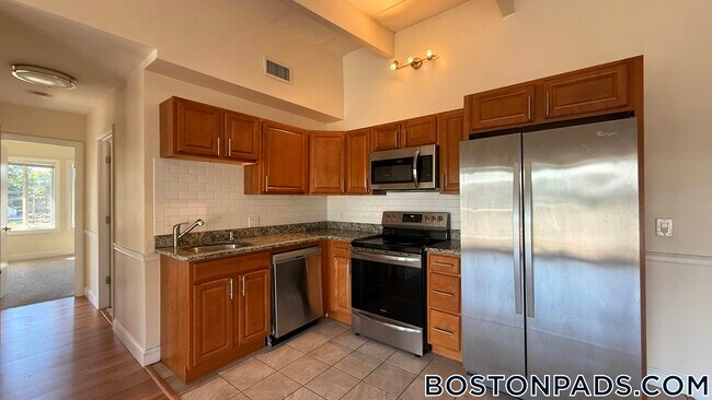 Building Photo - 12 Westgate Dr