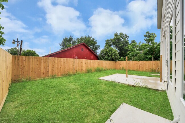 Foto del edificio - 8206 Colonial Ln