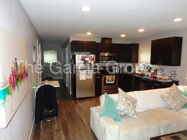 Foto del edificio - 825 NE Jessup St