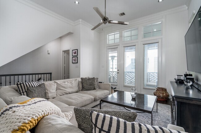 Foto del edificio - 2312 Hutchins St