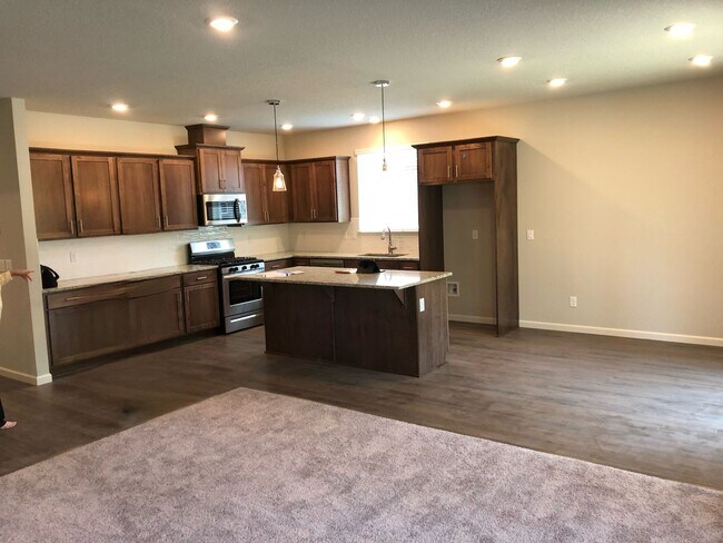 Foto del edificio - BEAUTIFUL SINGLE LEVEL RANCH, CENTRAL AIR,...