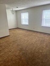 Building Photo - 204 Crestview Dr