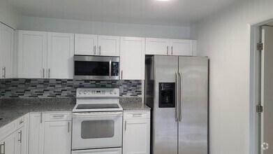 Building Photo - 718-720-720 SW 7th St