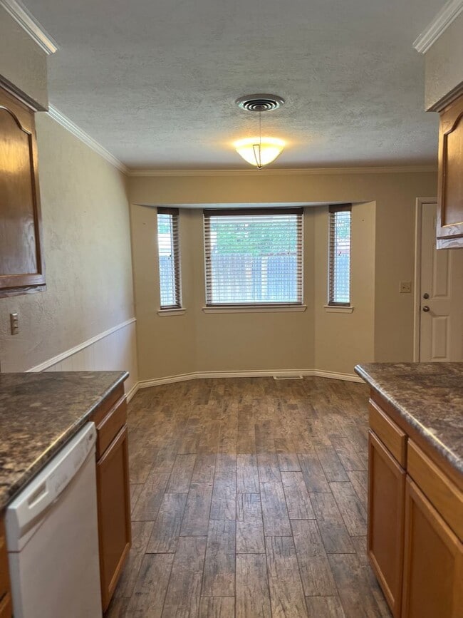 Foto del edificio - Located close to Bonham Middle School 3/2/2