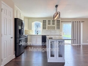 Building Photo - 1092 McGinnes Rd