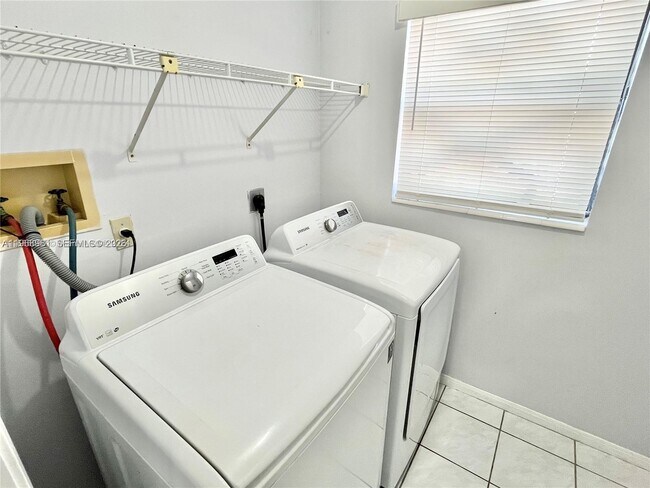 Foto del edificio - 10350 SW 220th St