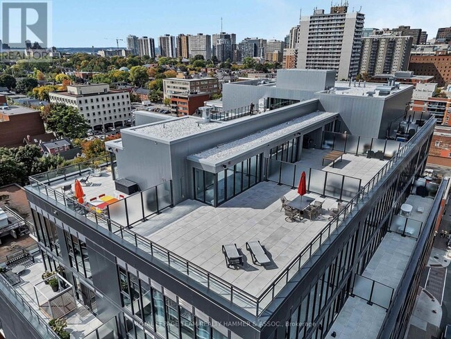 Building Photo - 10 James St