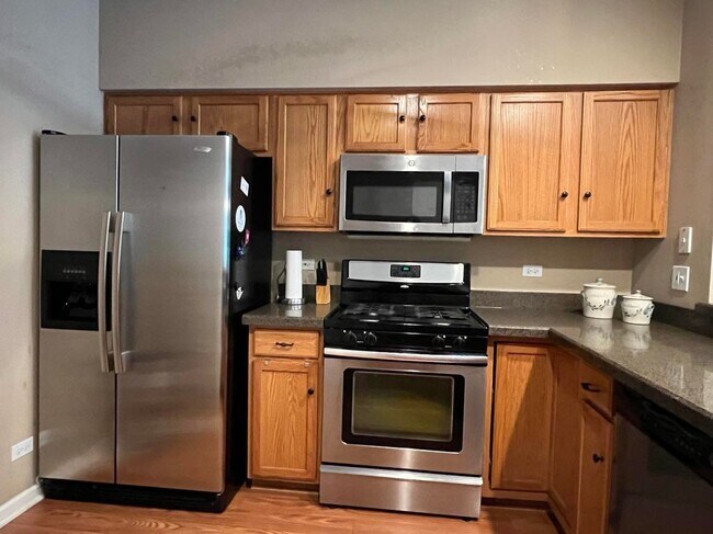 Building Photo - 2927 Stonewater Dr