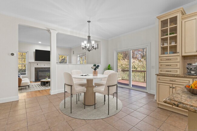 Foto del edificio - 5 Two Mile Hill Rd