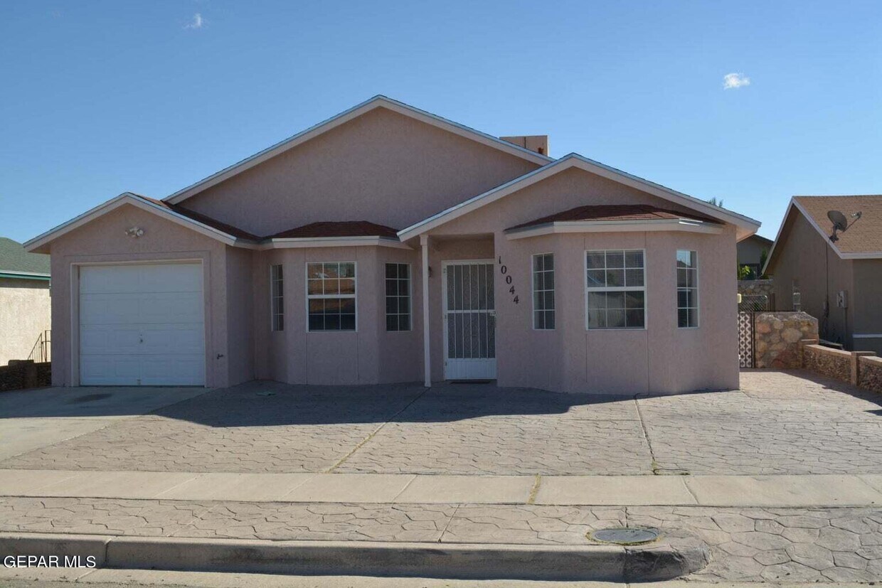 Primary Photo - 10044 Wapiti St