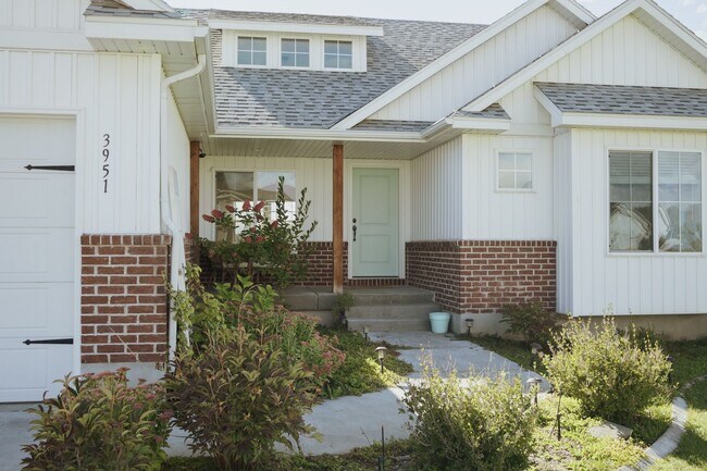 Foto del edificio - 3951 Woodland Dr