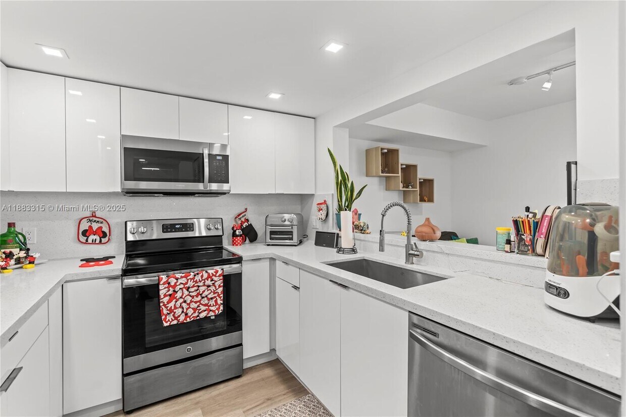 Foto principal - 2055 SW 122nd Ave