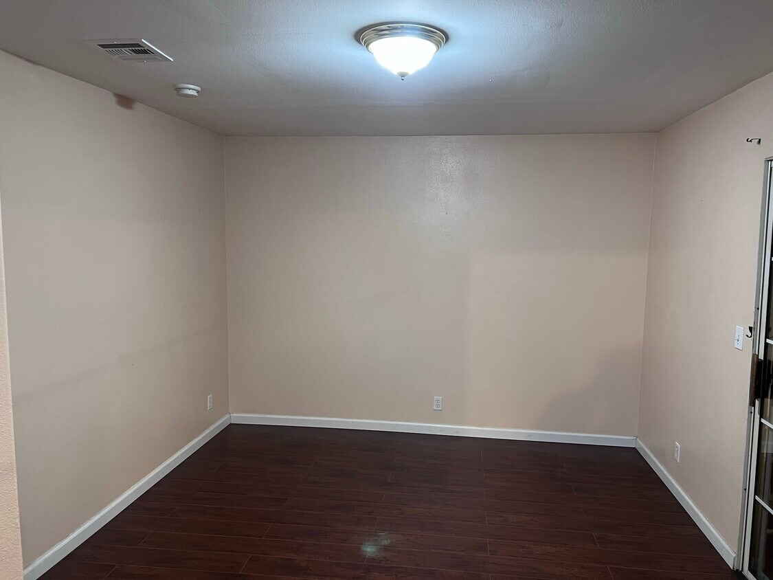 Foto principal - 2230 S Hickory St