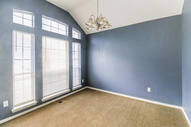 Foto del edificio - 8309 Wilshire Ridge Dr