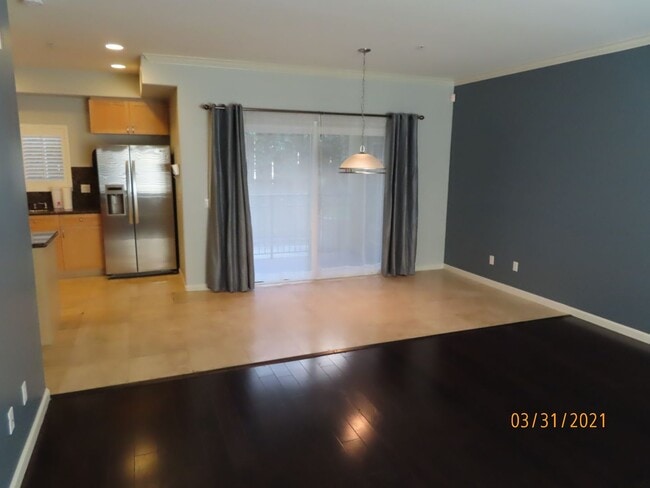 Foto del edificio - Two Bedroom 2.5 bath Townhome in South Par...