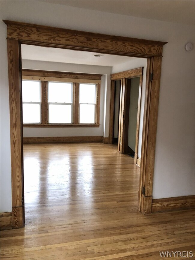 Building Photo - 47 Bridgeman St
