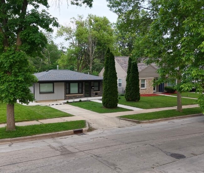 Building Photo - 5270 N 57th St