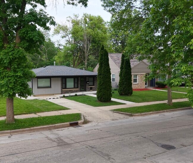 Foto del edificio - 5270 N 57th St