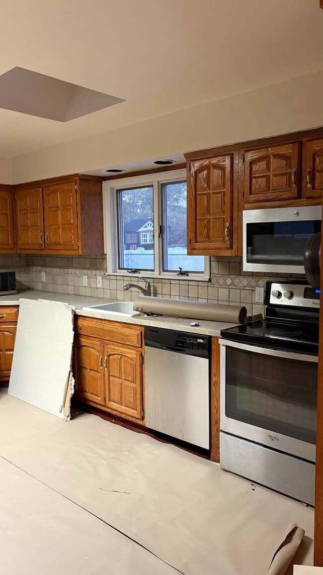 Foto del edificio - 28 McGaw Ave