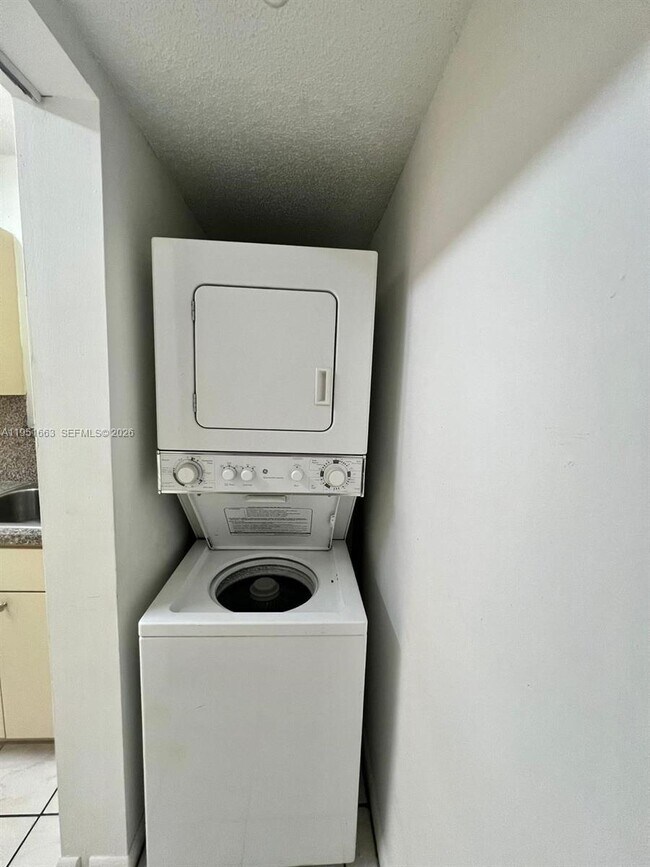 Foto del edificio - 590 NW 114th Ave