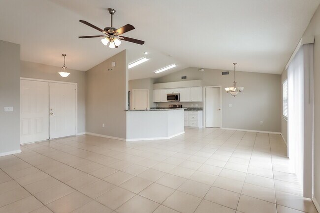 Foto del edificio - 7905 Apple Blossom Dr