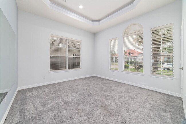 Building Photo - 10311 Fountain Shores Dr