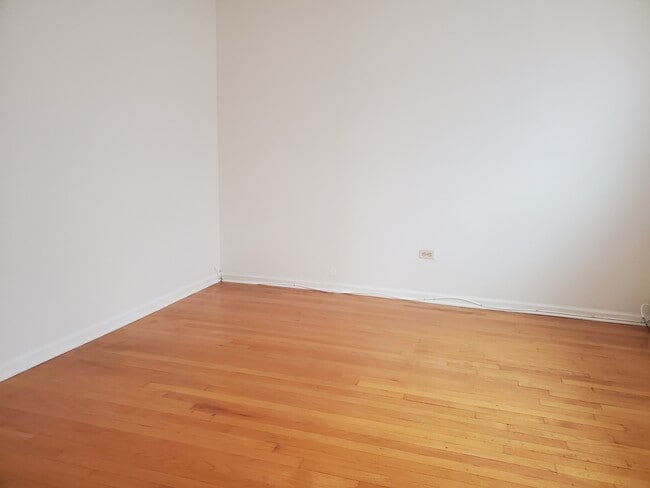 Building Photo - 6117 N Mozart St