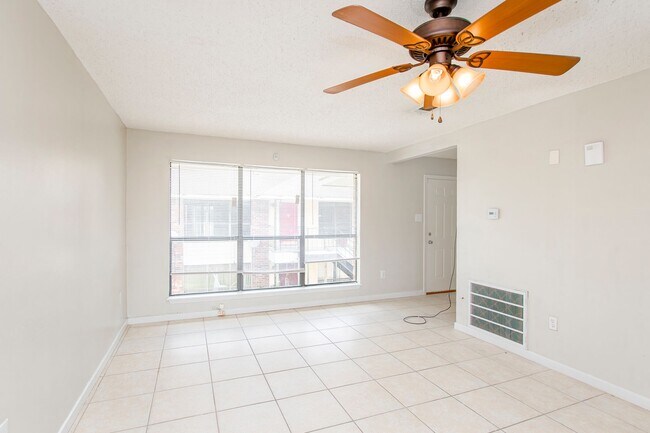 Building Photo - 1717 Port Dr