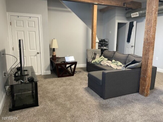Building Photo - 1 br, 1 bath Condo - 396 Roosevelt Ave
