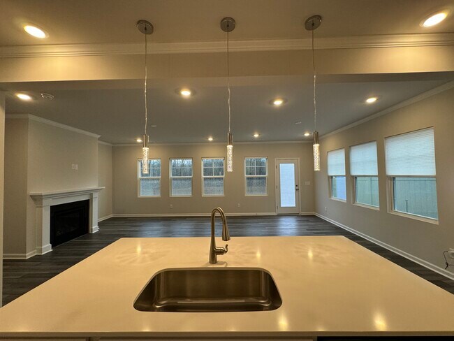 Building Photo - 1101 Red Wing Dr