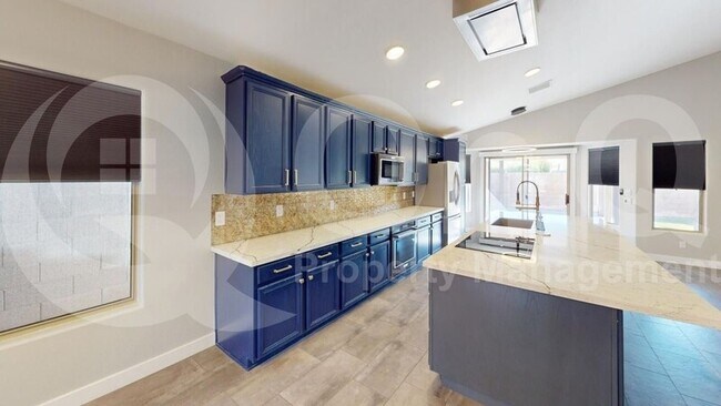 Foto del edificio - 1671 E Redfield Rd