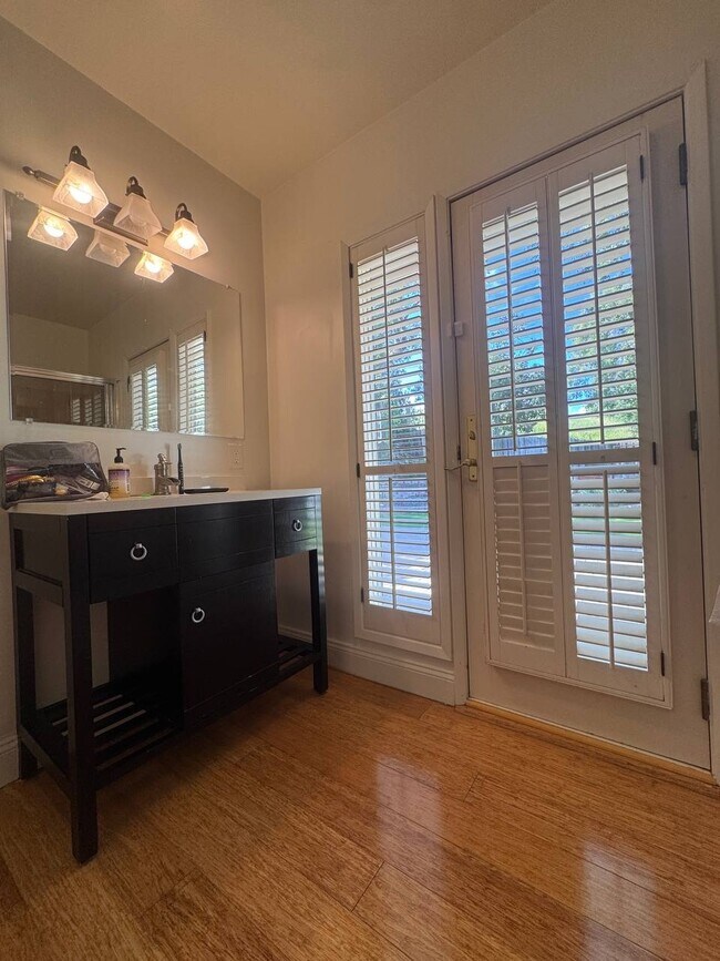 Foto del edificio - 20305 Aetna St