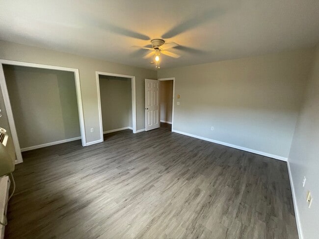 Building Photo - West Haven 1 Bed with Laundry in Unit, AC ...