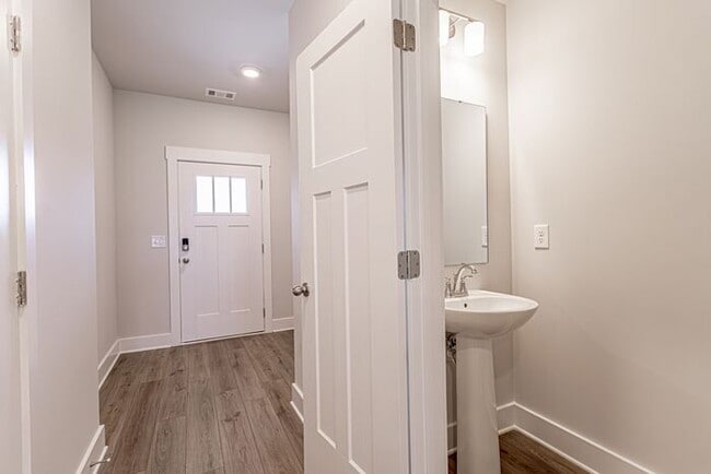 Building Photo - Brand New Townhome, Fairview Rd