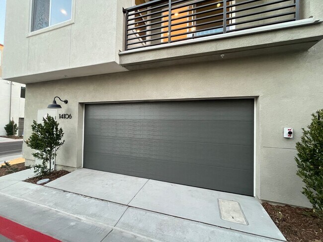 Foto del edificio - Welcome to modern living in the sought-after Rancho Peñasquitos neighborhood!