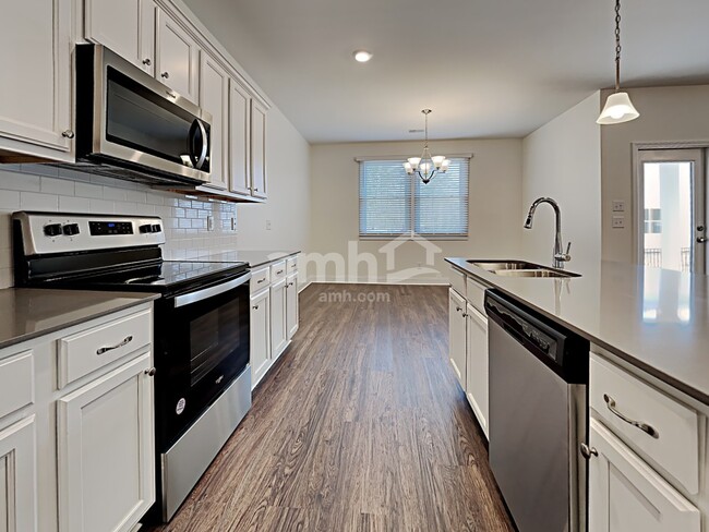 Building Photo - 120 Thatchet Drive