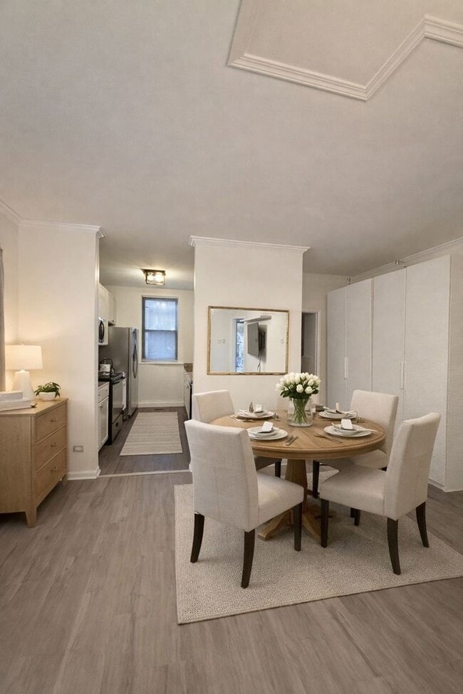 Building Photo - 642 N Dearborn St